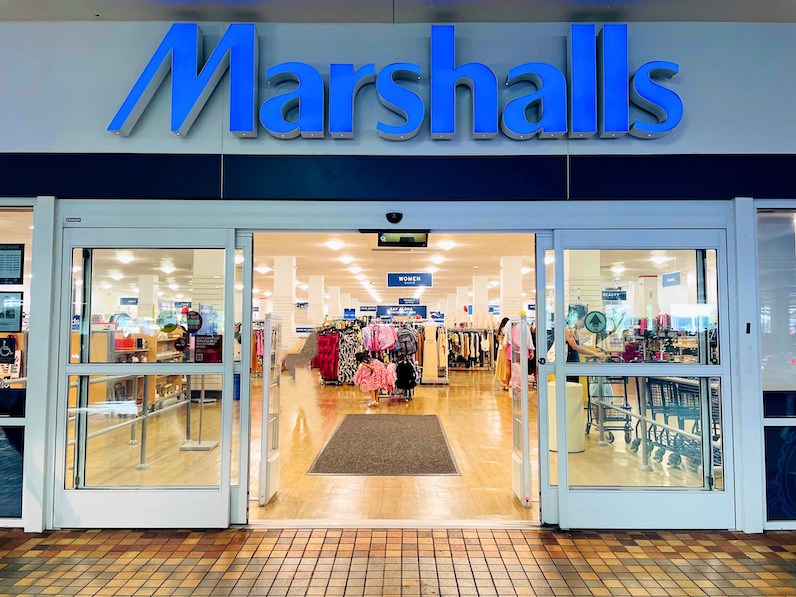 アラモアナセンターのマーシャルズ外観