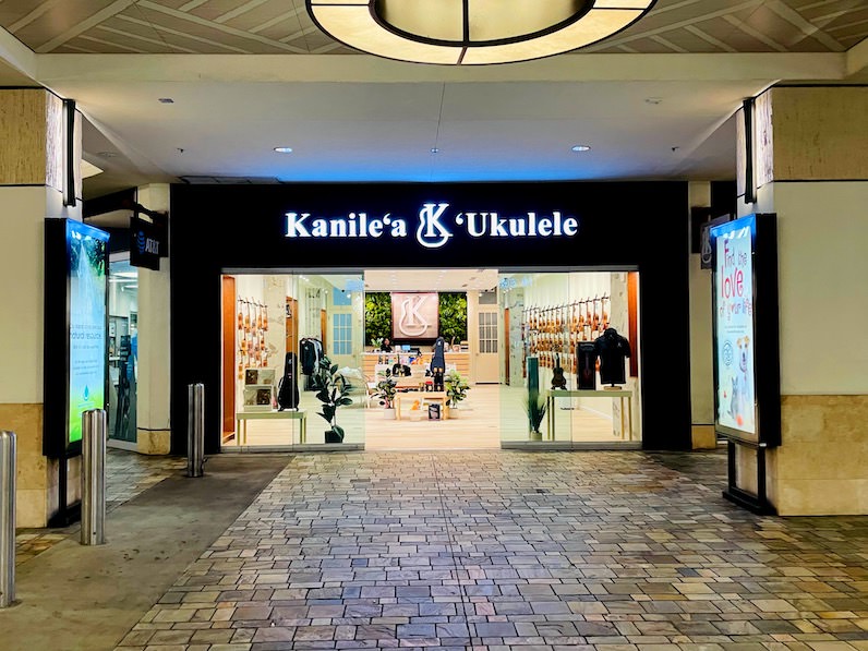 アラモアナセンターのウクレレショップ「Kanile’a ‘Ukulele」
