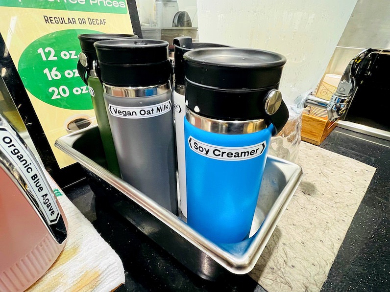ダウントゥーアースコーヒーマシーンのミルク