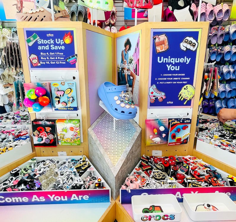ハワイのクロックスジビッツ売り場