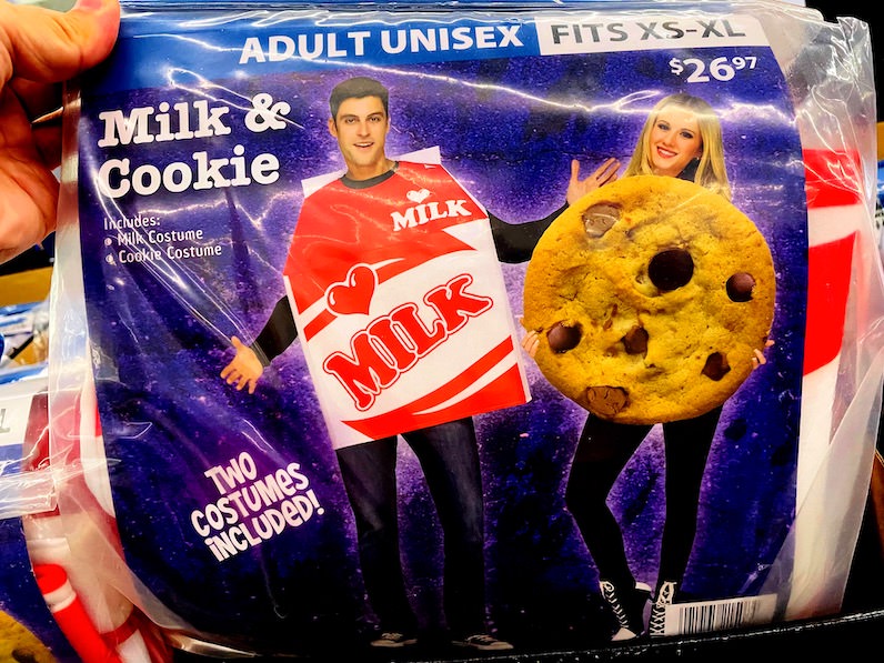 アメリカの訳の分からないコスプレ　クッキーアンドミルク