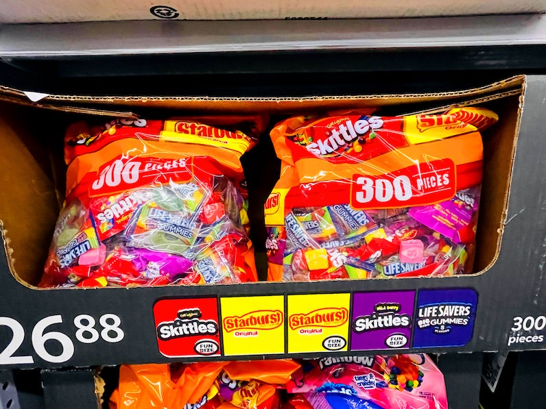 ウォールマートのハロウィン売り場のお菓子
