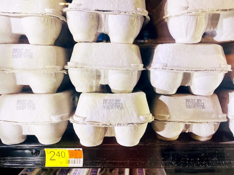 ハワイのウォールマートの卵１パック2.4ドル