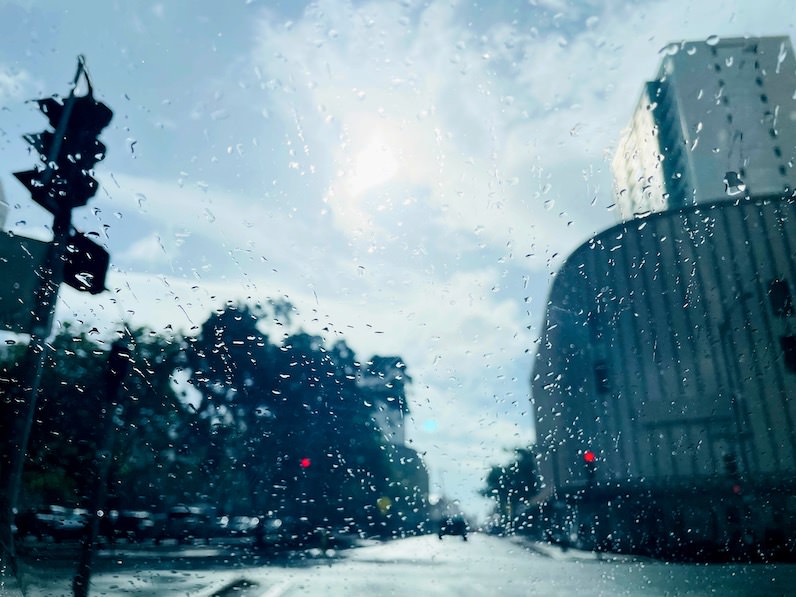 チャイナタウンは雨