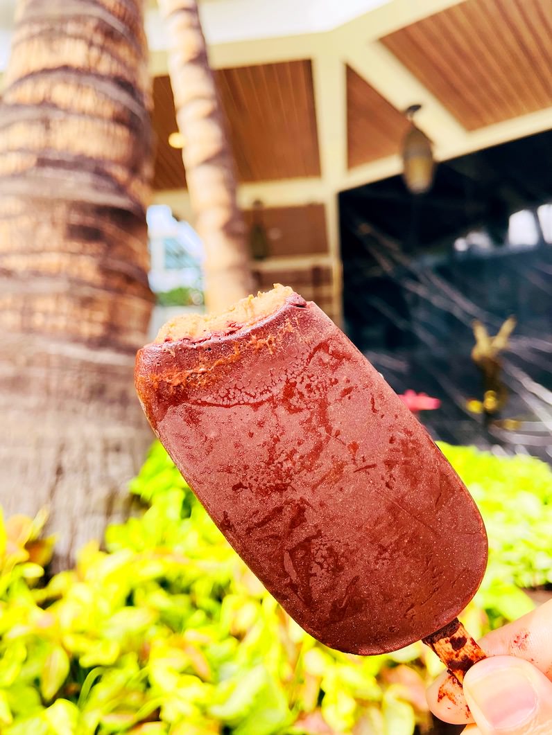 バナンのアイスバー「Chee Hoo（チーフー）」一口食べた