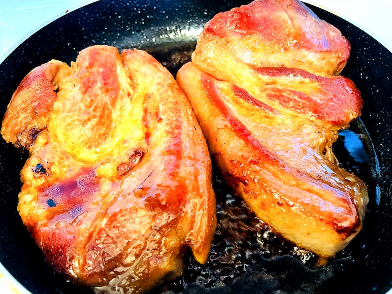 チャーシュー焼いてる
