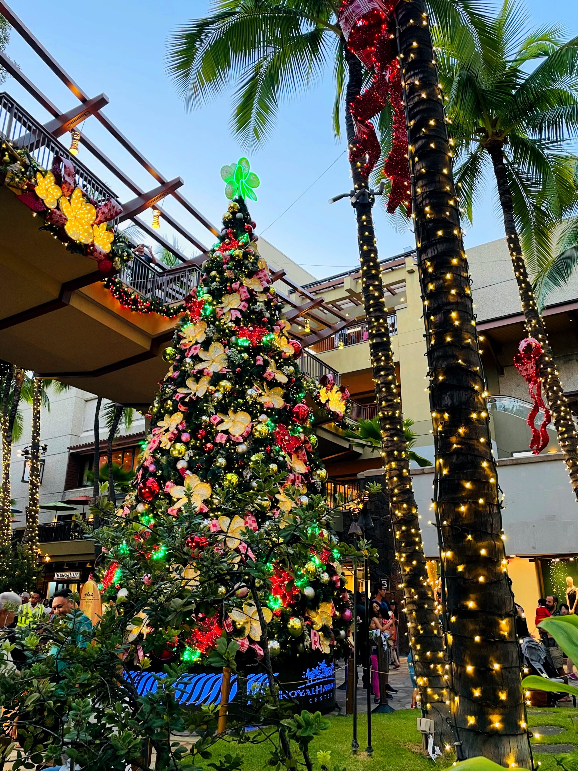 ロイヤル・ハワイアン・センターのクリスマスツリー