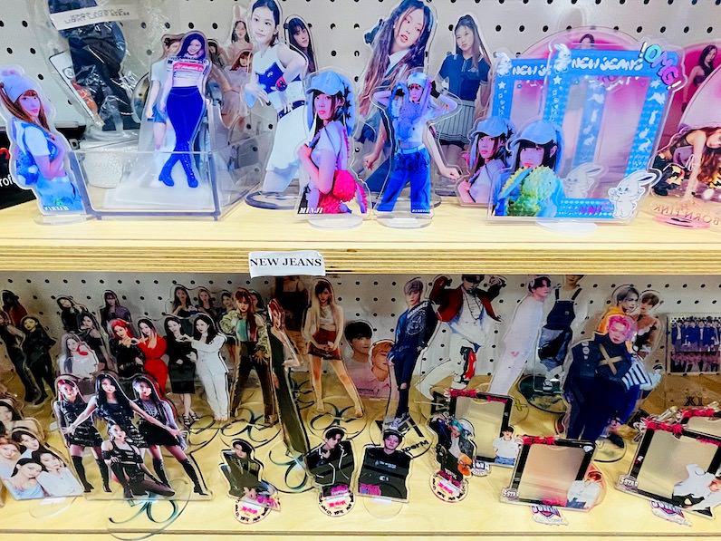 アラモアナセンターのピンクボックスのK−POPグッズ