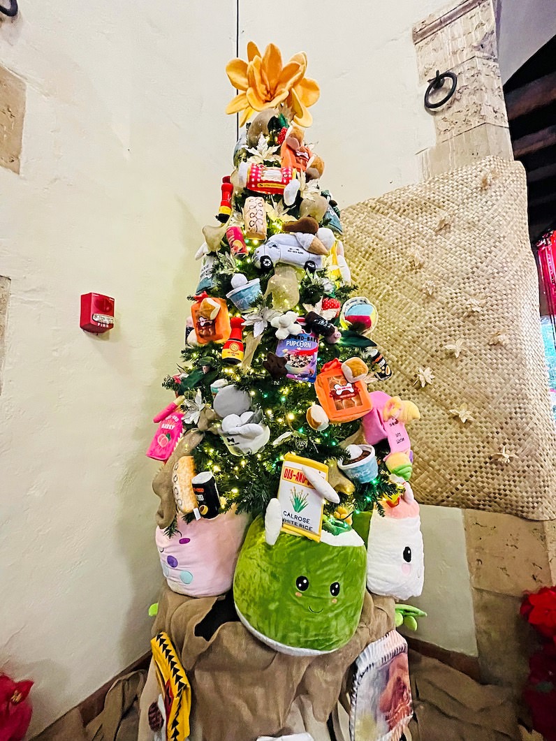 ハワイの食材のクリスマスツリー