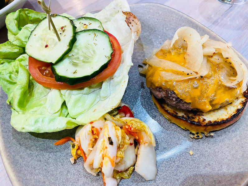 モクキッチンのチーズバーガー