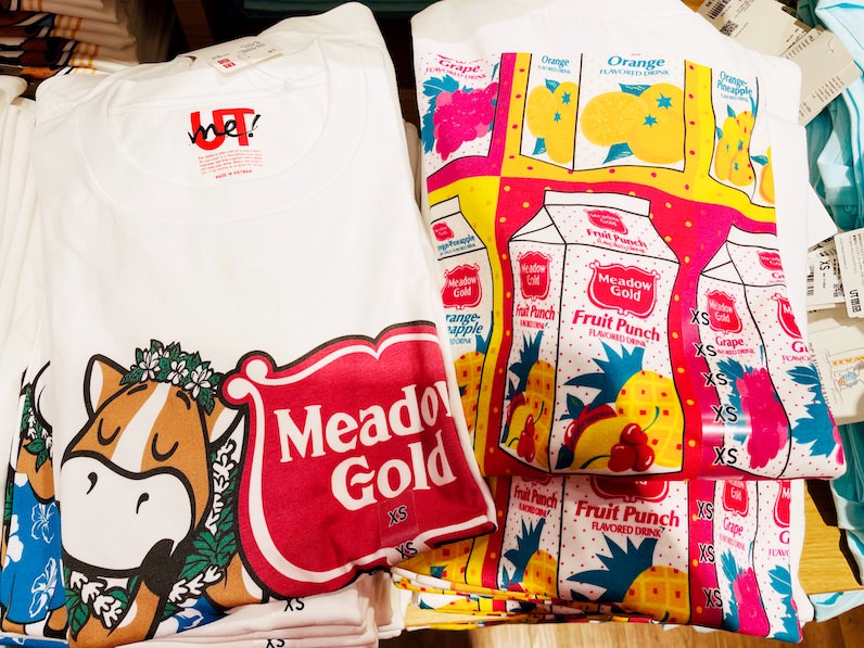 ハワイのユニクロのメドウゴールドのTシャツ
