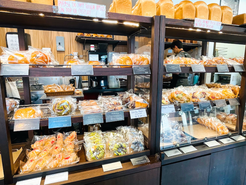 マノアのブルグベーカリー（BRUG Bakery）店内
