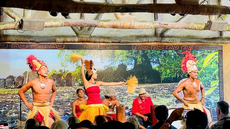 ポリネシアンカルチャーセンターの　のダンス