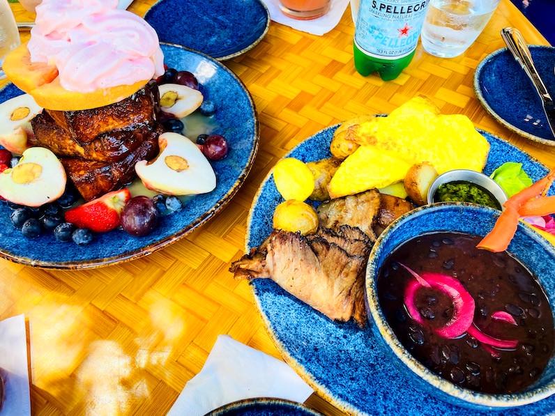 ワイキキのカストロズ・キューバン・フードの料理