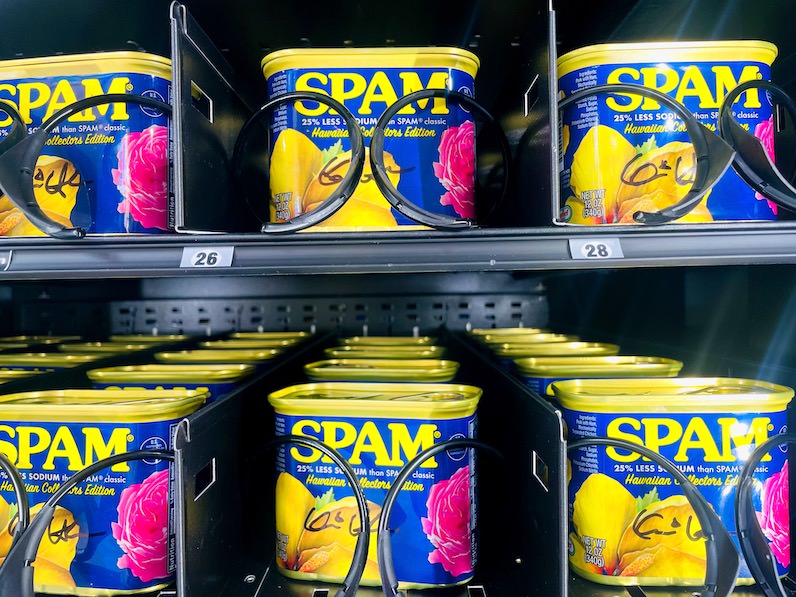 スパムの限定缶の自動販売機