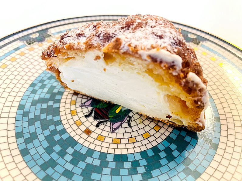 ヒゴトのクリーム・パフを半分に切ってみた